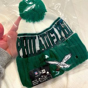 BRAND NEW - PHILADELPHIA EAGLES 2023 NEW ERA COLD WEATHER HISTORIC POM KNIT HAT